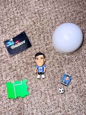 ZURU Ballers FIFA 26 Manuel Ugarte Uruguay #5 Mini Figure Complete